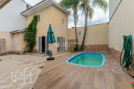 Casa com 3 Quartos para alugar, 228m² no Jardim Itu, Porto Alegre
