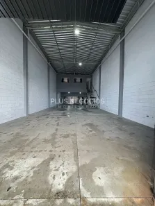 Galpão/Depósito/Armazém para venda ou aluguel, 290m² no Jardim Piazza di Roma, Sorocaba