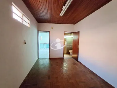 Casa com 3 Quartos para alugar, 125m² no Osvaldo Rezende, Uberlândia