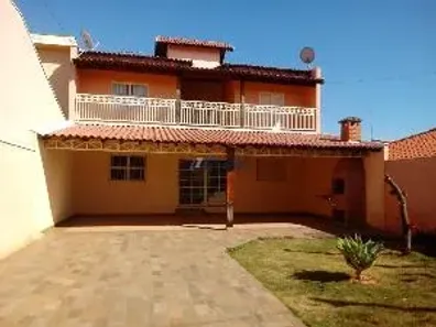 Sobrado com 4 Quartos à venda, 228m² no Residencial Itamarati, São Carlos