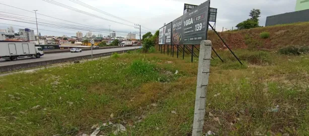 para alugar, 1582m² no Barreiros, São José