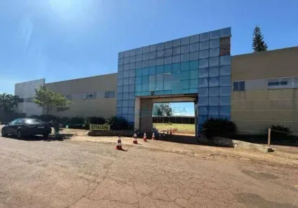 Galpão/Depósito/Armazém para venda ou aluguel, 713m² no Jardim Rosicler, Londrina