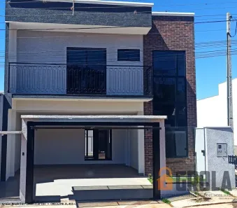 Sobrado com 3 Quartos à venda, 162m² no Vila Teixeira, Campo Mourão