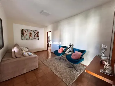 Casa com 3 Quartos à venda, 360m² no Santa Mônica, Uberlândia