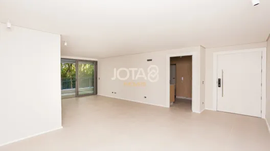 Apartamento com 3 Quartos para alugar, 143m² no Santo Inácio, Curitiba