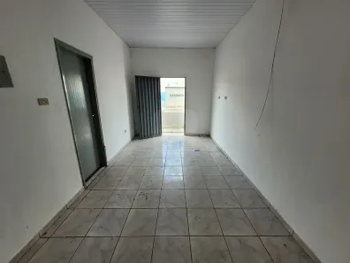 Casa com 2 Quartos para alugar, 35m² no Centro, Uberlândia