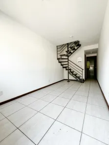 Apartamento com 2 Quartos para alugar, 59m² no Samambaia, Petrópolis