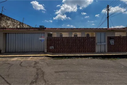 Casa com 4 Quartos à venda, 236m² no Alvorada, Manaus