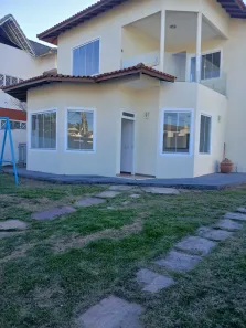 Casa com 3 Quartos para alugar, 350m² no Mirante da Lagoa, Macaé