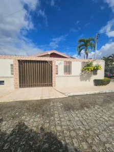 Casa com 3 Quartos à venda, 281m² no Aeroporto, Aracaju
