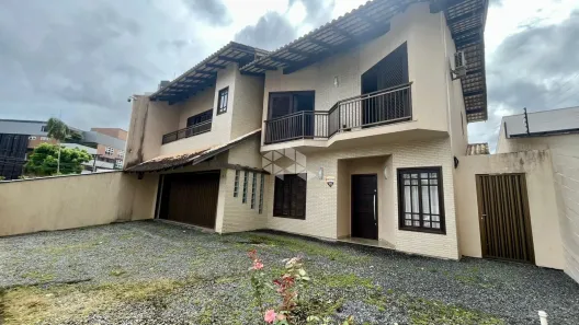 Casa com 3 Quartos à venda, 275m² no Saguaçu, Joinville
