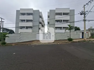 Apartamento com 2 Quartos para alugar, 80m² no Osvaldo Rezende, Uberlândia