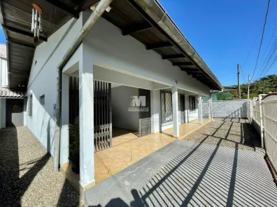 Casa com 4 Quartos à venda, 200m² no Primeiro de Maio, Brusque