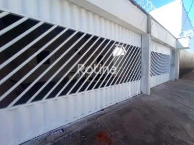 Casa com 2 Quartos para alugar, 80m² no Nossa Senhora das Graças, Uberlândia