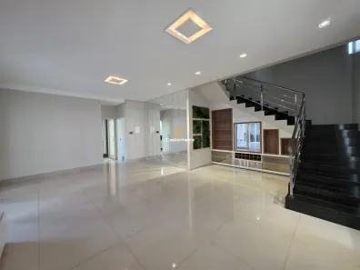 Sobrado com 4 Quartos para alugar, 240m² no Plano Diretor Sul, Palmas
