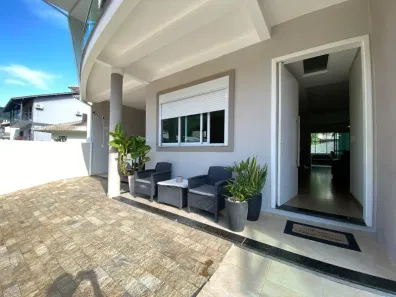 Casa com 3 Quartos para alugar, 185m² no Córrego Grande, Florianópolis
