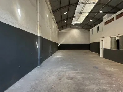 Galpão/Depósito/Armazém para alugar, 650m² no Penha, Rio de Janeiro