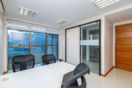 Prédio Comercial com 10 Quartos à venda, 450m² no São Francisco, Curitiba