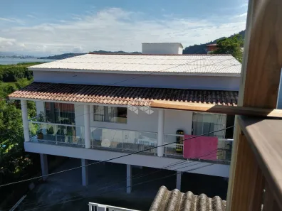 Prédio Residencial com 7 Quartos à venda, 240m² no Costeira do Pirajubaé, Florianópolis