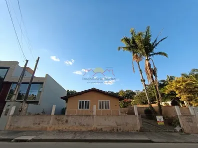 Casa com 3 Quartos para alugar, 121m² no Nova Brasília, Joinville