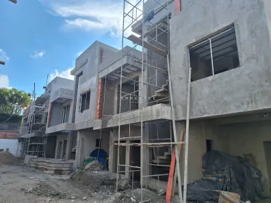 Sobrado com 3 Quartos à venda, 180m² no Água Verde, Curitiba