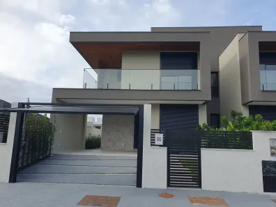 Casa com 3 Quartos para alugar, 250m² no Lagoa da Conceição, Florianópolis