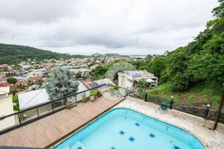 Casa de Condomínio com 3 Quartos à venda, 300m² no Piratininga, Niterói