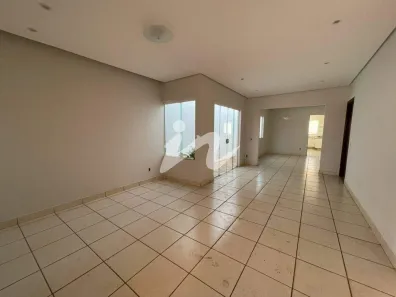 Casa com 3 Quartos à venda, 336m² no Jardim Karaíba, Uberlândia