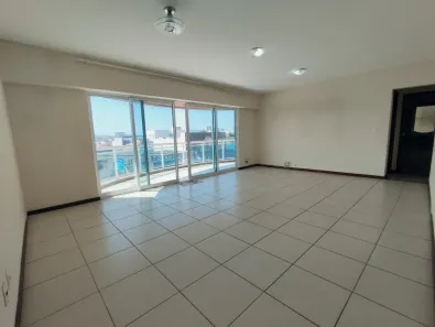 Apartamento com 2 Quartos para alugar, 70m² no Cavaleiros, Macaé