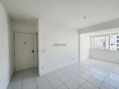 Apartamento com 3 Quartos para alugar, 70m² no Chácara das Pedras, Porto Alegre