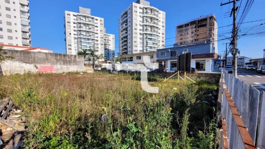 Lote/Terreno à venda, 540m² no Barreiros, São José