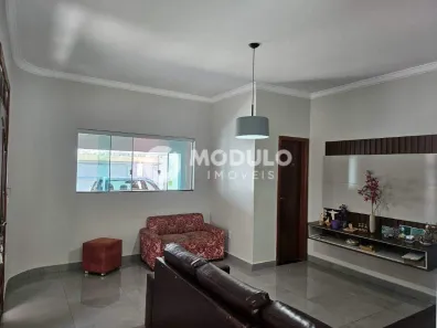 Casa com 4 Quartos à venda, 212m² no Cidade Jardim, Uberlândia