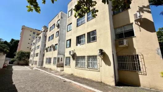 Apartamento com 2 Quartos para alugar, 56m² no Coqueiros, Florianópolis