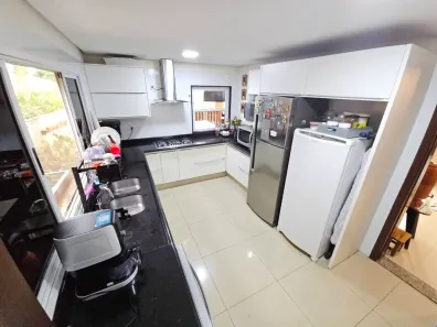 Sobrado com 4 Quartos à venda, 360m² no Loteamento Portal do Sol I, Goiânia