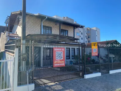 Casa com 4 Quartos à venda, 220m² no Guanabara, Joinville
