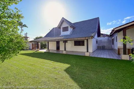Casa com 2 Quartos para alugar, 240m² no Parque Balneario Oasis, Peruíbe