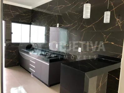Casa com 2 Quartos à venda, 68m² no Jardim Holanda, Uberlândia