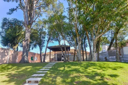 Sobrado com 5 Quartos à venda, 300m² no Xaxim, Curitiba