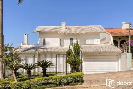 Casa com 2 Quartos à venda, 370m² no Três Figueiras, Porto Alegre