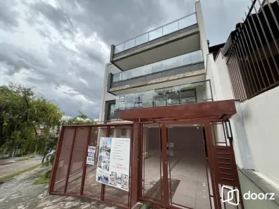 Apartamento com 2 Quartos à venda, 74m² no Três Figueiras, Porto Alegre