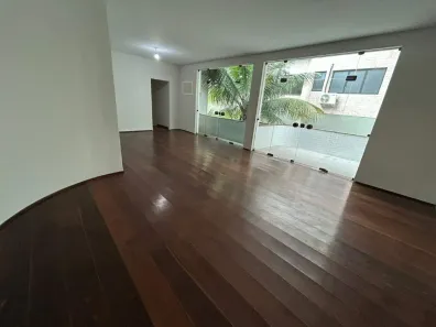Casa com 3 Quartos à venda, 212m² no Embaré, Santos