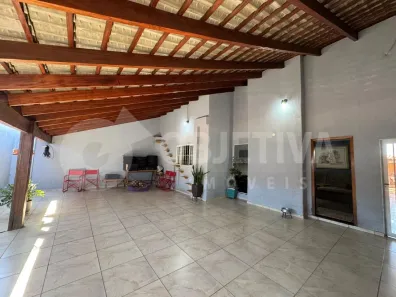Casa com 3 Quartos à venda, 186m² no Segismundo Pereira, Uberlândia
