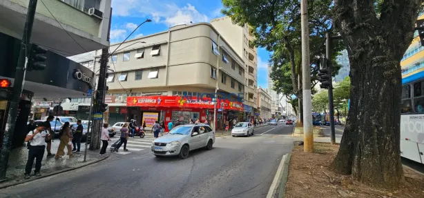 Sala Comercial para alugar, 90m² no Centro, Juiz de Fora