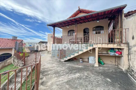 Casa com 2 Quartos à venda, 136m² no Santa Cruz, Belo Horizonte