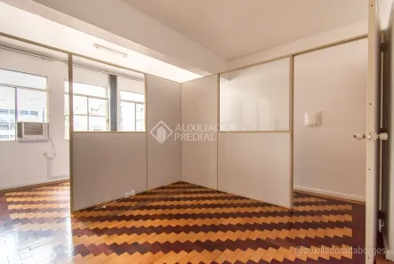 Sala Comercial à venda, 32m² no Centro Histórico, Porto Alegre