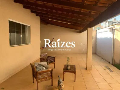 Casa com 3 Quartos à venda, 140m² no Santa Mônica, Uberlândia