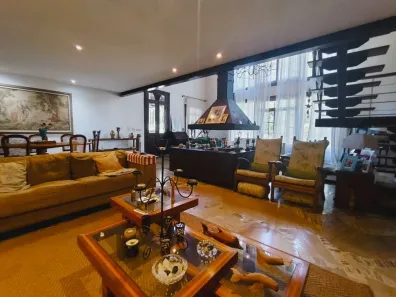 Casa com 4 Quartos para alugar, 600m² no São Pedro, Juiz de Fora