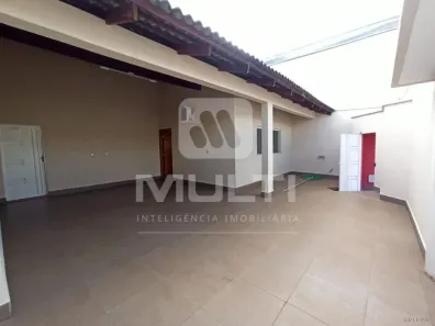 Casa com 3 Quartos para alugar, 240m² no Brasil, Uberlândia