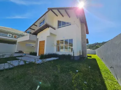 Casa de Condomínio com 3 Quartos à venda, 260m² no Green Valleiy, Teresópolis
