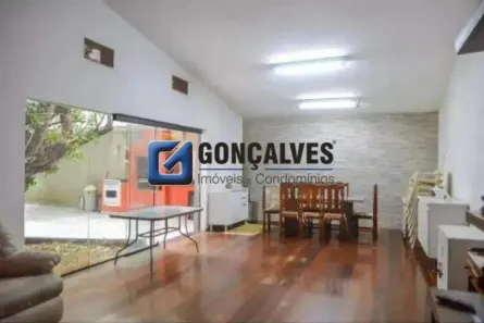 Sobrado com 4 Quartos para alugar, 377m² no Nova Petrópolis, São Bernardo do Campo
